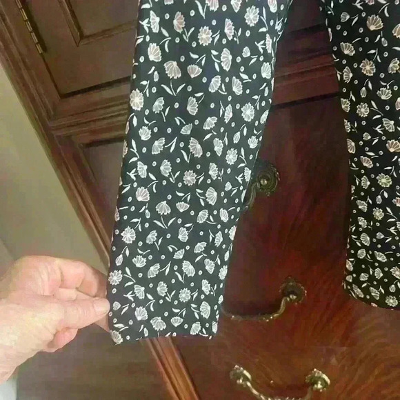 Ann Taylor women’s pull over blouse NWOT size M - Picture 4 of 10